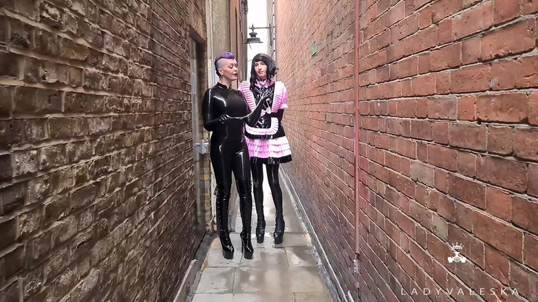 Lady Valeska: Sissy guidata per le strade di Londra