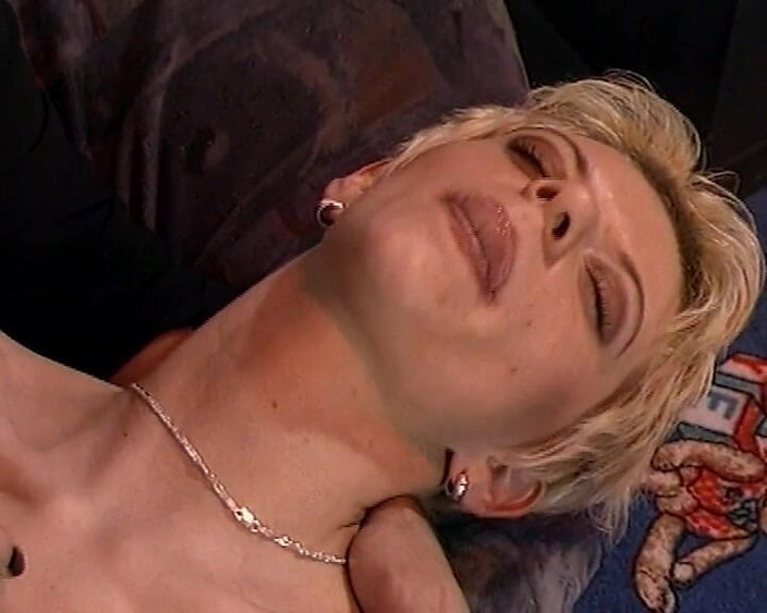 BB Video - Old School: İki ateşli kızla Alman amatör üçlü grup seks iki kadın bir...