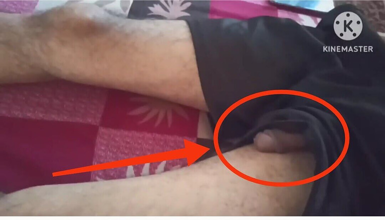 Desi__Panda: Üniversiteden sonra büyük canavar yarağını görmek için arkadaşımın iç çamaşırını açtım