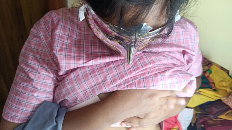 Ilakkiya: स्कूल गर्ल