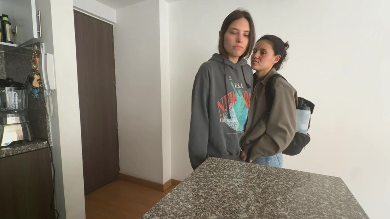 scarlettandc: Лесбиянка доминирует надо мной перед работой