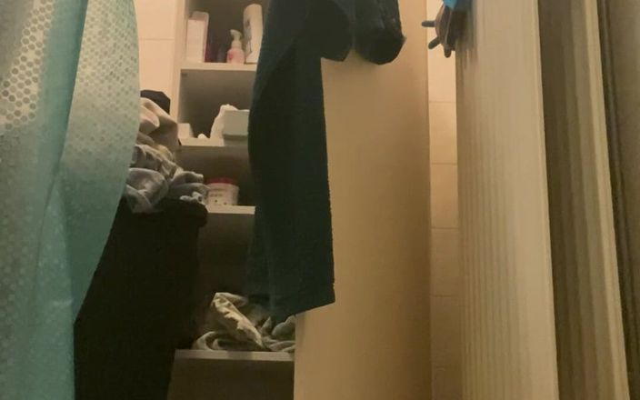 House mate: Chàng trai đi tiểu quần và đụ lỗ đít của chính mình