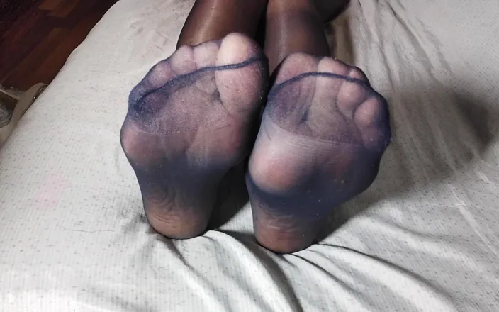 Nylon Fantasy: Nylon Feet Jerk off Instructions, Get Ready to Cumshot Now!