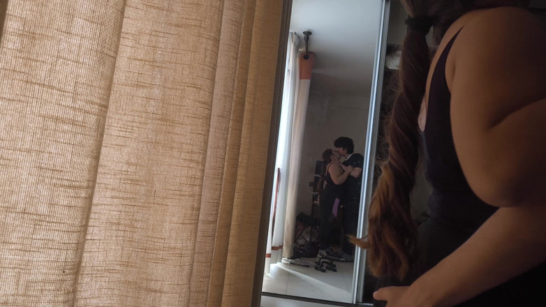 Moo DBOXXX: Я пристрасно цілуюся з самотньою мачухою, яка дійсно хоче зробити божевільні речі