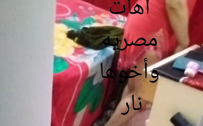 Manywka: 그녀의 의붓아빠가 들어와서 발에 붙들지 못했다