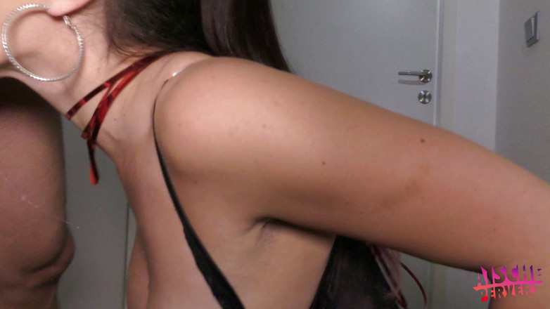 Aische Pervers: Nadržená žena v domácnosti dychtivě čeká na šťavnaté péro svého manžela