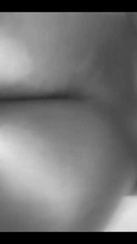 Am futut 2 prieteni în aceeași zi - îmi trimite nuduri ca să mă seducă ori de câte ori este excitată