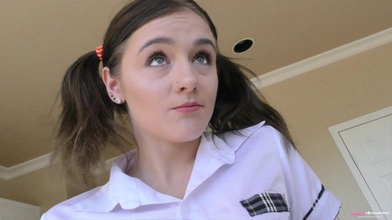 Teen Dreams: 甘いロザリン積でセクシーな女子高生制服