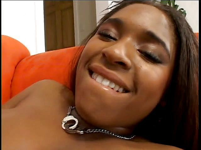 Hot and Wet: 黒BBWと剃毛女積による黒スタッドその後取得creampie