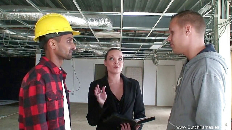 Dutch Fantasies: Возбужденная крошка ублажает два больших члена