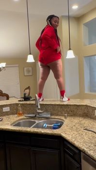 Big Booty Ebony Kitchen Top Ass Clapping