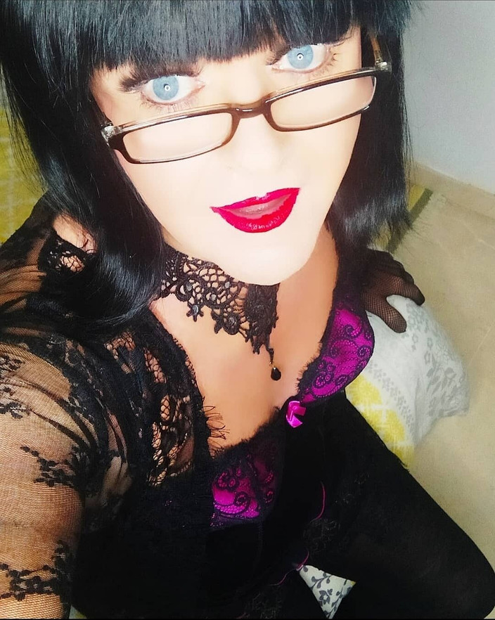 Emma Browne: Naughty T Girl Tits and Cum!