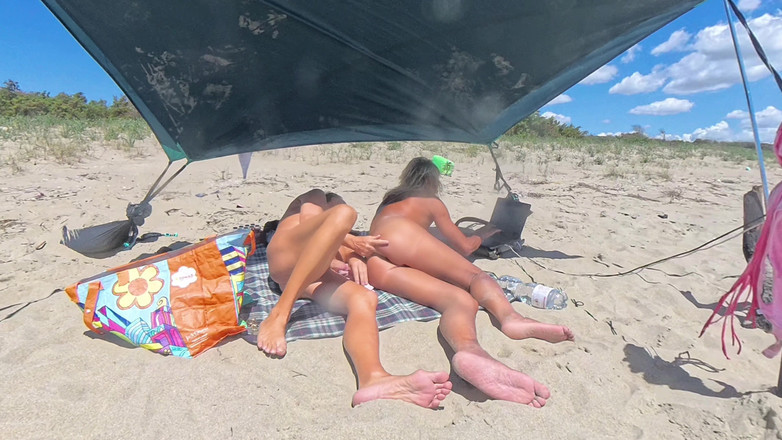 Gigi and David: セックスショーストリップチャット、ヌーディストビーチ、ニューハーフと男、ジジとデイブ 2025-05-07、P1