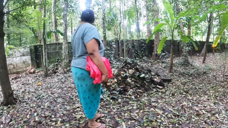 Anne Ipe: Desi Chubby Girl Going Nude in the Woods