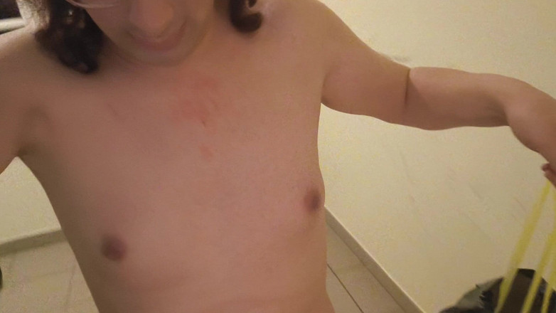 JanineLang: 나는 벌거벗은 채로 쓰레기를 버린다 (이웃에게 당했다)