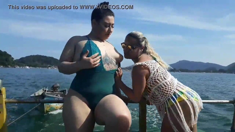 Paty Bumbum: Ексгібіціонізм на човні на публіці з паті дупою та її зведеним братом Агатою Людовіно