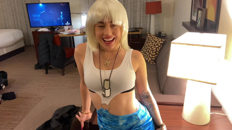 Pearlcockguy: La bella donna honeybunnyba assume per succhiare