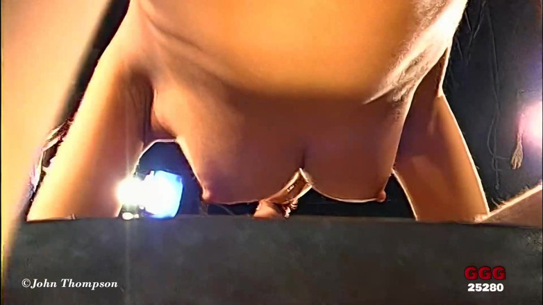 German Porn: Curvele perverse își udă fețele de spermă