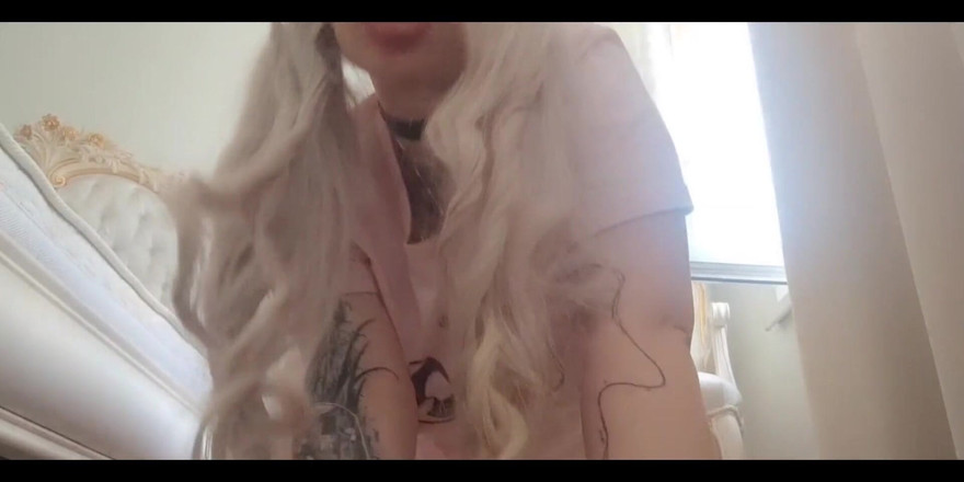 Peachgardens: घर पर पैर दिखाना