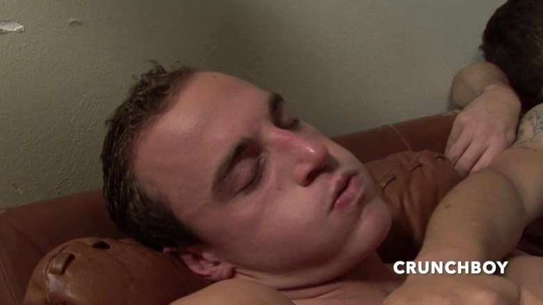 Gaybareback: Dwóch młodych facetów uprawia seks, bardzo gorąco