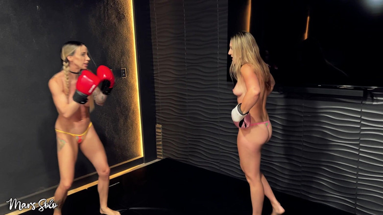 Mars solo: Match de boxe seins nus : Sinthia Bee vs Mars en...