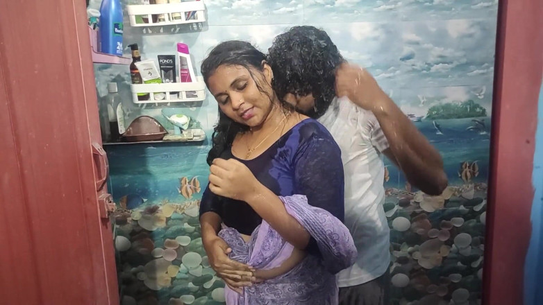 Vaigavarun45: Desi coppia Sari si fa un bagno con sesso il...
