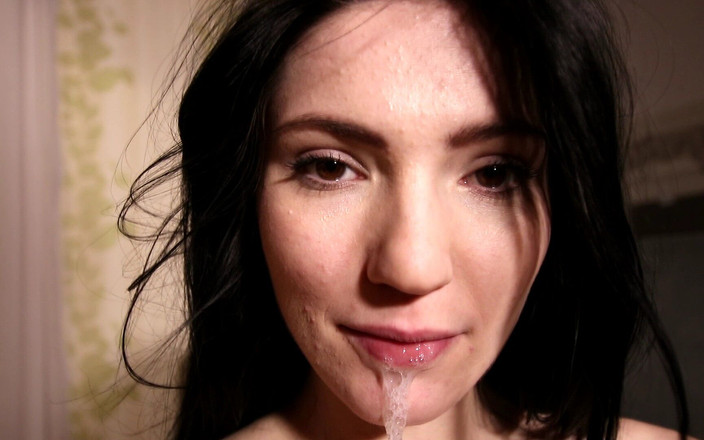 Genuine XXX: 알몸의 완벽한 젖탱이 십대 놀라운 후장 Mia 첫 오럴과 입에 사정하는 깊은 목구멍 액션,