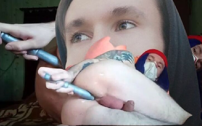 SexyBoyGay2023: Een geile passieve neukt zijn kont met een stofzuiger en...