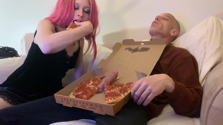 EmoDream1998: Eating Pizza off the Pizza Mans Dick