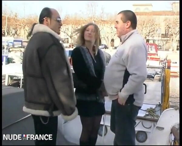 La France a Poil: Young Flo is so pretty that her husband will lend...