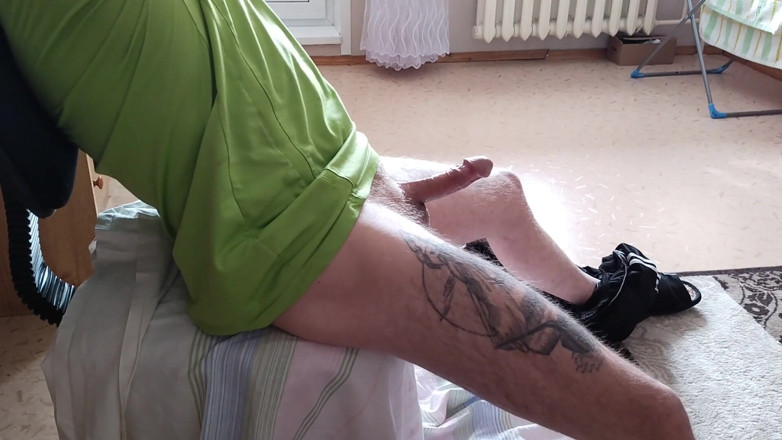 Zona901: The fat woman rubs her ass on my penis after...