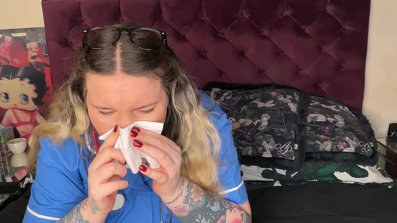 MissFFW: Sjuksköterska ffw blåser näsan och äntligen får en nysning