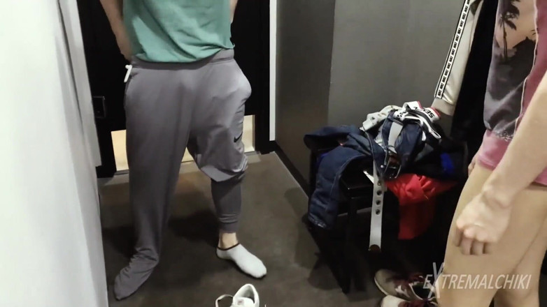 Extremalchiki: Fitting room twink fun