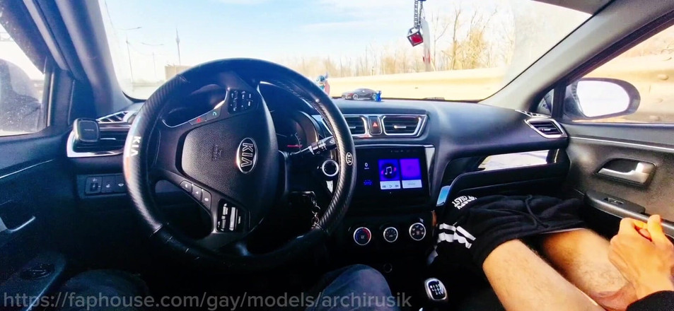 ArchiRusik: Seorang lelaki di lebuh raya masuk ke dalam kereta saya,...