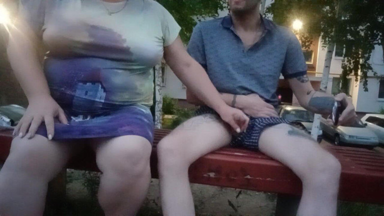 Zona901: Jerking off my cock in the yard on a bench