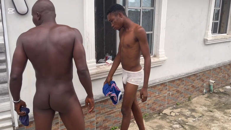 Bolatheboss: Mój nowy student nie może oderwać oczu od mojego penisa.