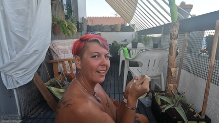 bekycarril: コンドームから精液と小便コックテールを飲み込む