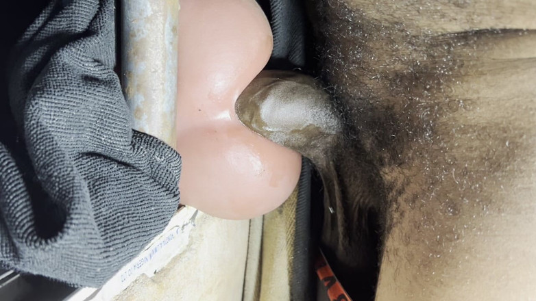 Bangcum8: 深娃娃屁股让我一直射精