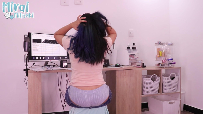 Mirai: Żenująca klasa z moim tyłkiem w zasięgu wzroku