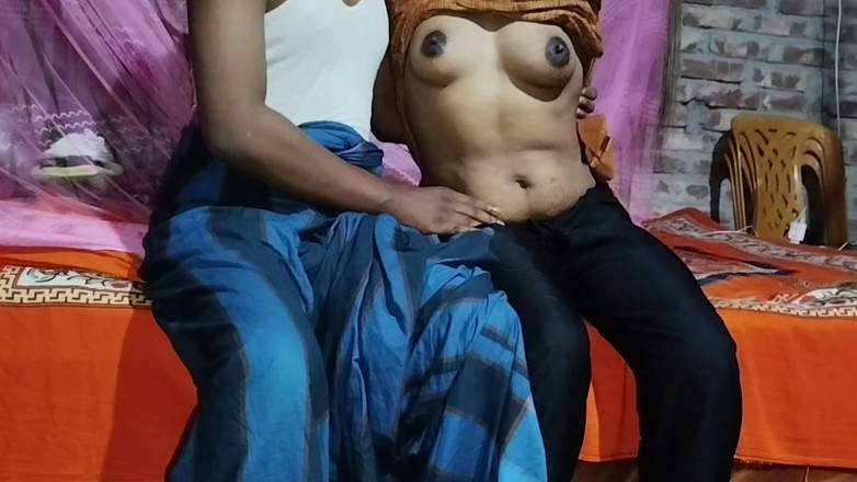 Deshi women: 我第一次和我的前女友玩后入式啪地语热辣的印度情侣