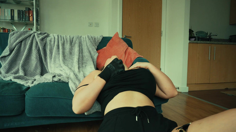 Sasha Curves: 被诅咒的手套