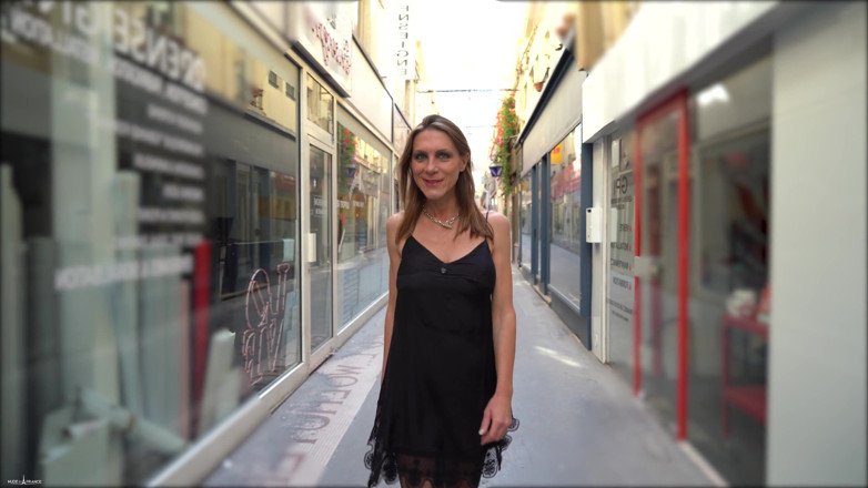 Nude in France: Robin, winner of our competition, takes her virginity with Sixtine