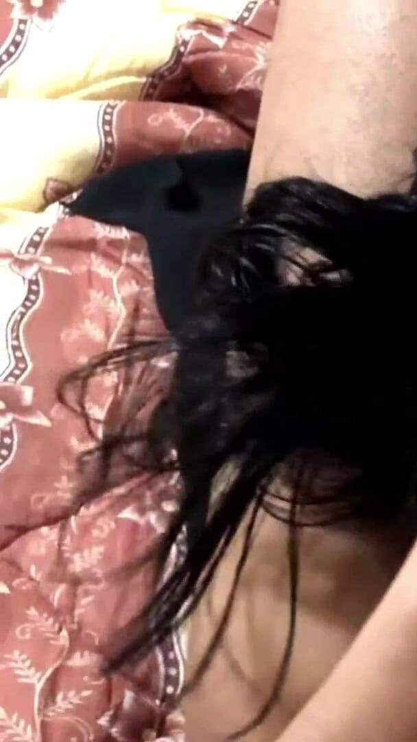 Salma Arab: Troia araba con culo grosso e tette si gode un...