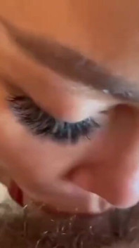 Housewife Monika Fox sucked directly in the kitchen