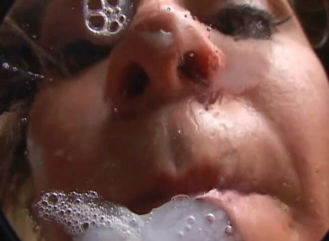Happy Ending: Precious brunette needs a cock in her mouth