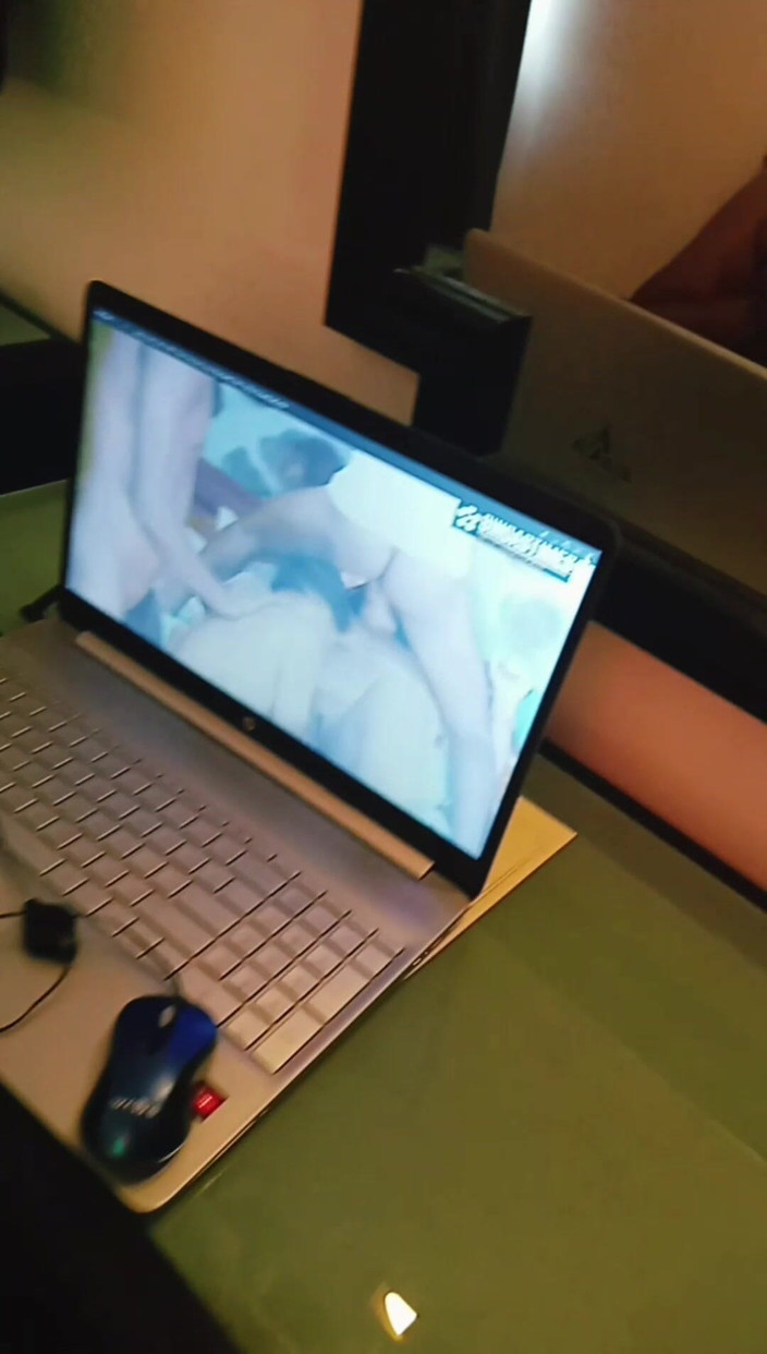 Goddess Silk Smita: Fantasy Roleplay macechy v oranžovém sárí si hraje s její...