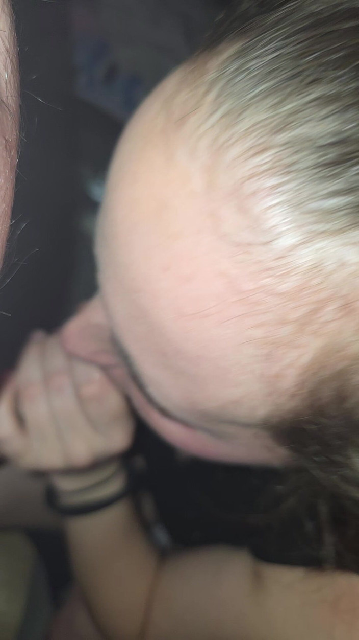 Mora_2000: Suka blowjob untuk mengambil zakar di mulut anda :)