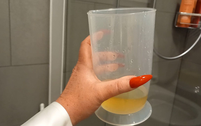 Lady Luciana Di Domizio: Kamu harus menelan semuanya