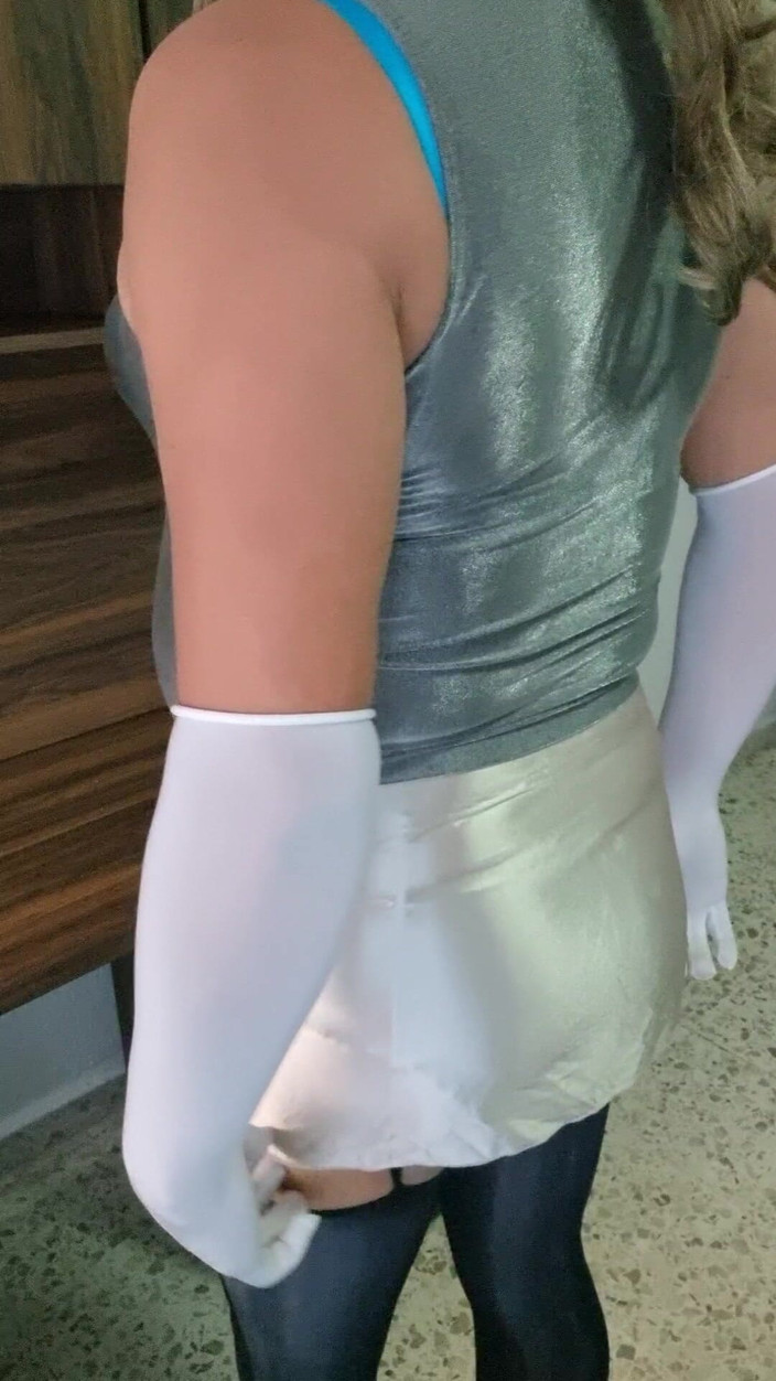 Sexy shinny clothes: 缎面和 licra 裙和上 1