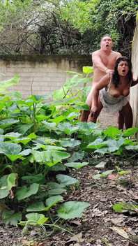 Follo a Madrastra India Al Aire Libre Hasta Dejar Su Concha Llena De Semen
